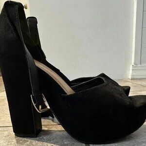 Black platform sandals, Size 38